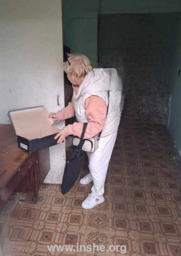 15744